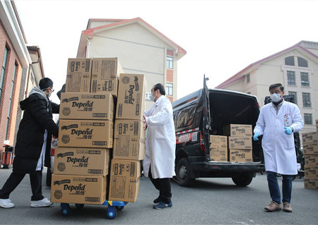 上海驰援|为帮前线医护人员解忧,他们筹集了400箱成人纸尿裤